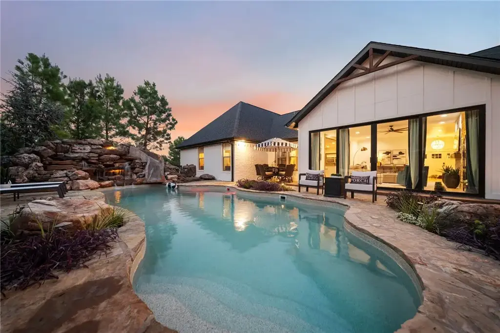 12175 Lost Oak Drive, Bentonville