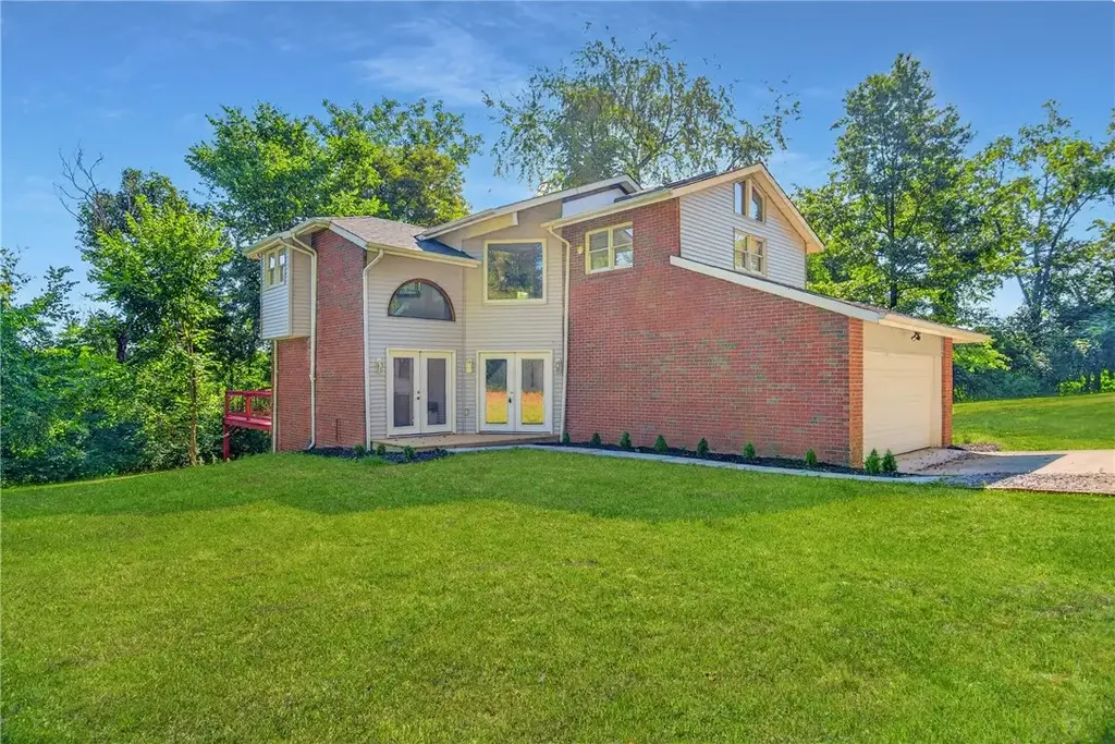 540 Lisa Drive , West Mifflin
