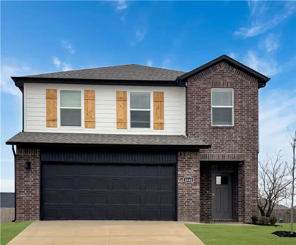 4572 W Triangle Street, Fayetteville