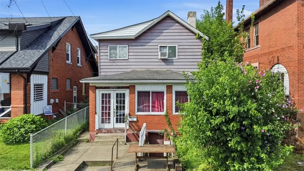 425 4th Street , Clairton