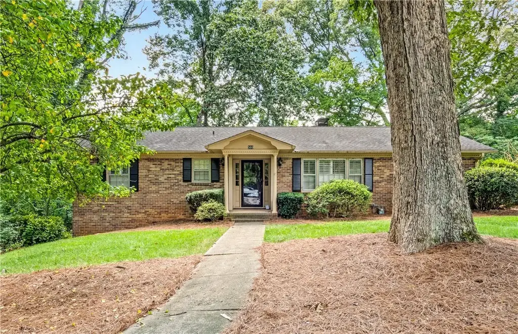 560 Kelway Place, Winston Salem