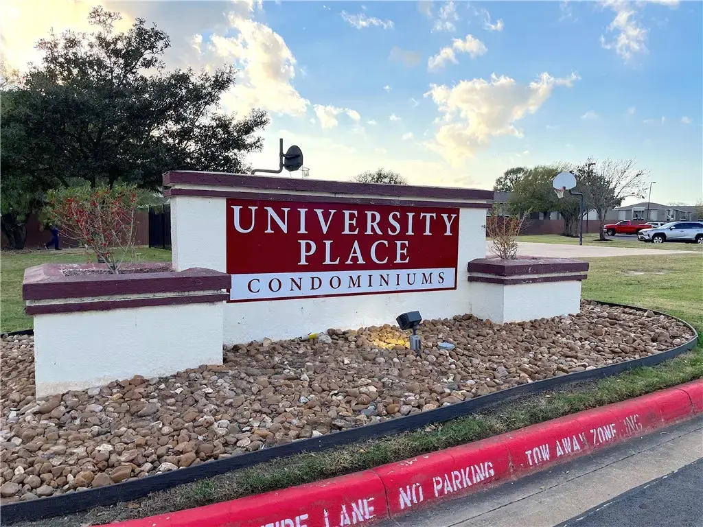 521 Southwest Parkway 101, College Station