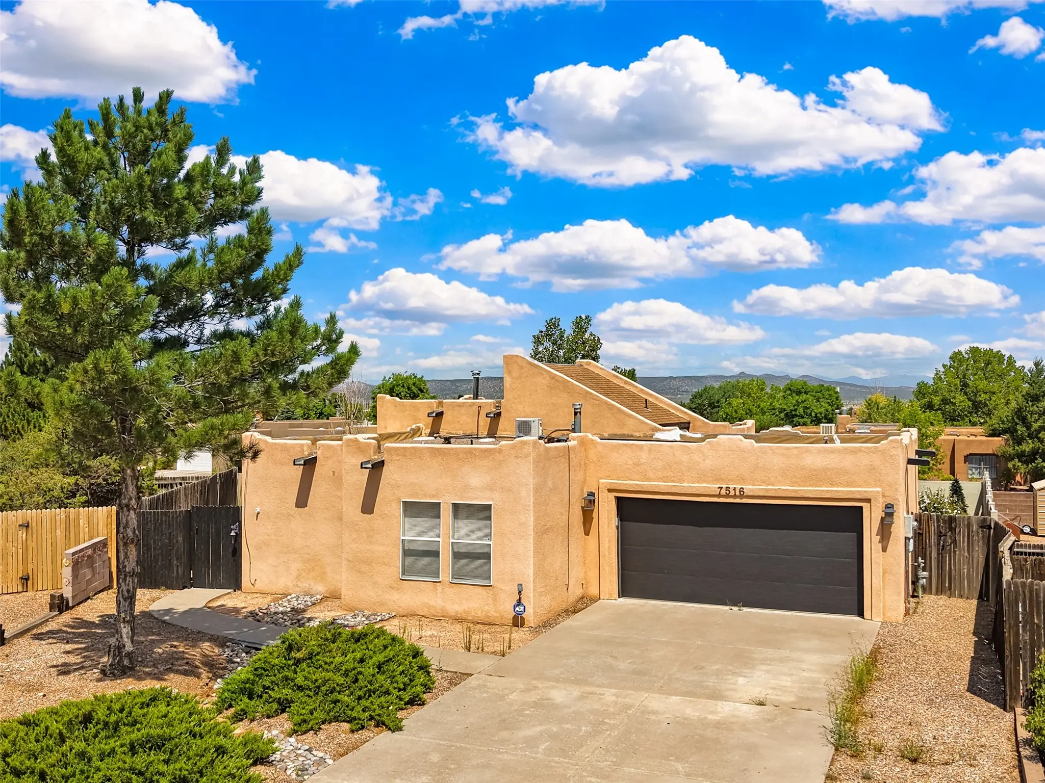 7516 Sagebrush Road, Santa Fe