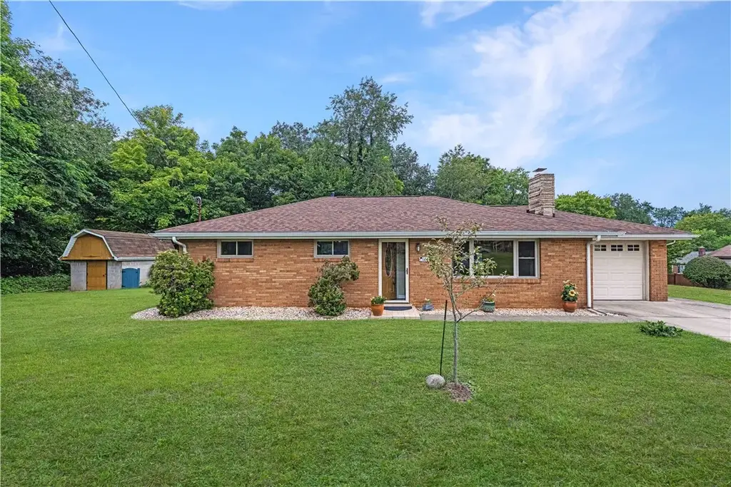 684 Crescent Boulevard , Moon/Crescent
