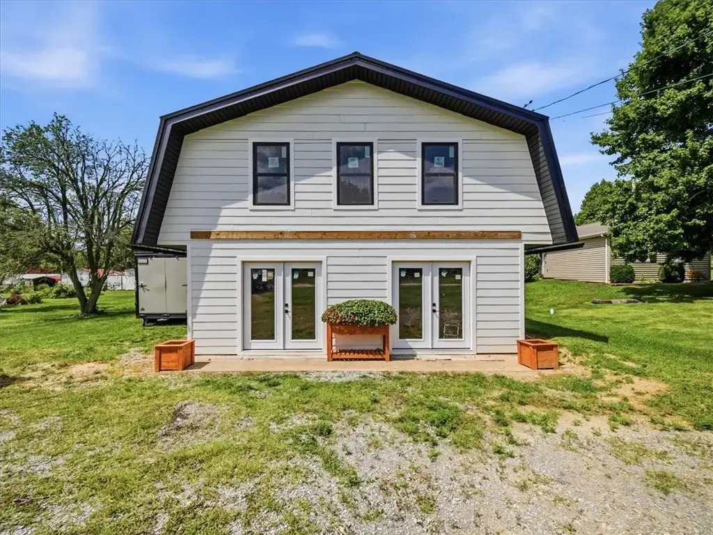 167 Grandview Avenue , Center