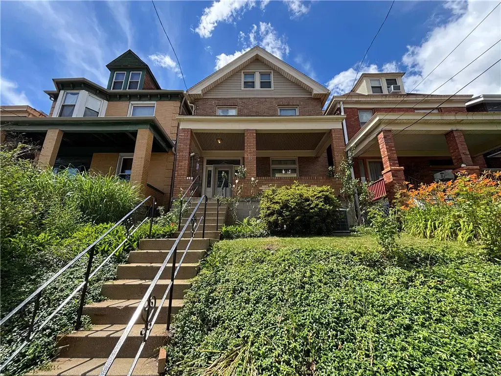 938 Greenfield Avenue , Greenfield