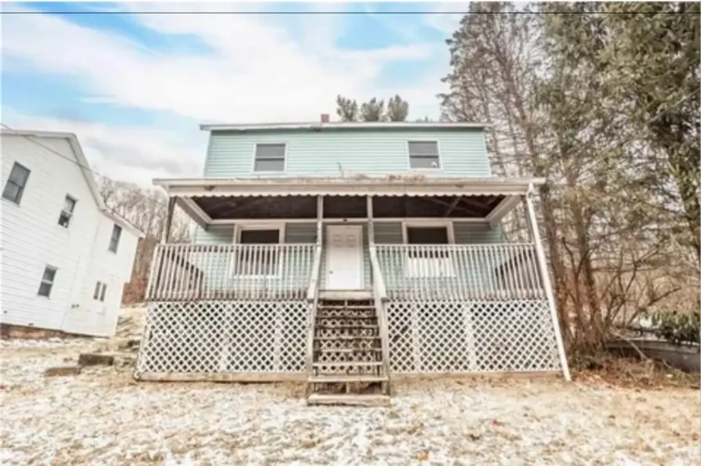 214 Upper Clinton Street , Canoe Banks