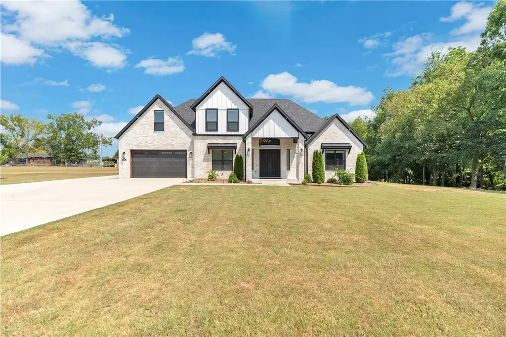 11958 Landers Road, Rogers