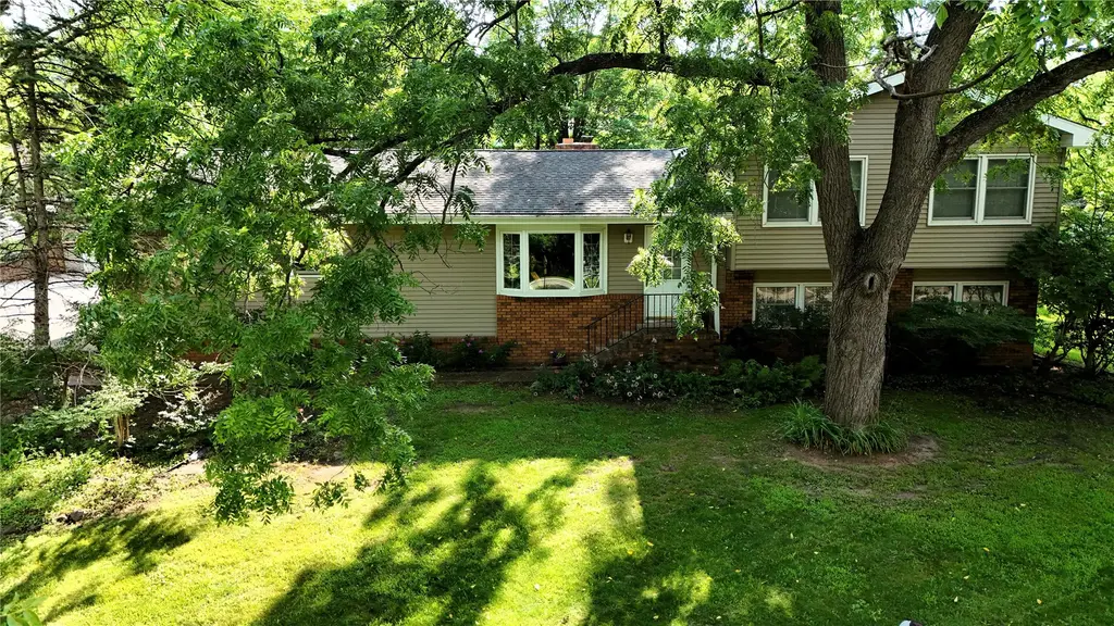 906 3rd Avenue E, Durand