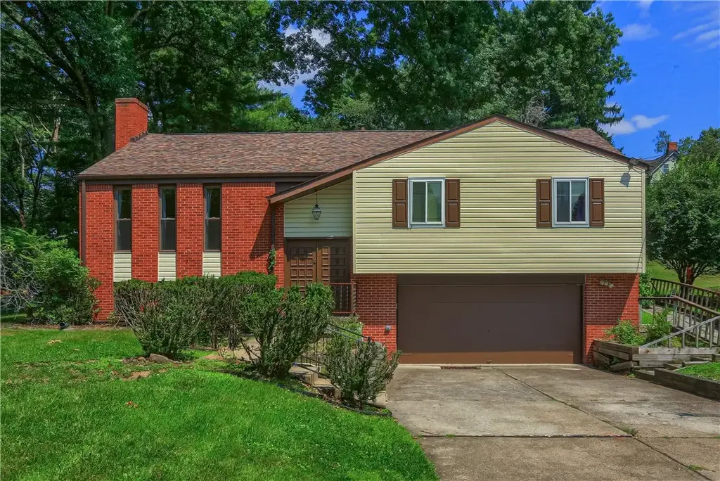 1557 Lenora Drive , Franklin Park