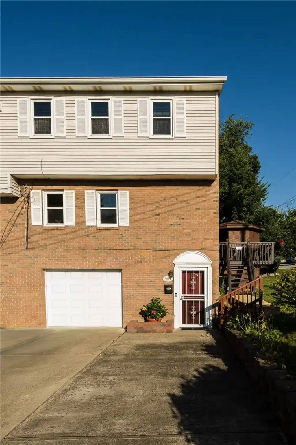 963 Pittsburgh Street , N Versailles