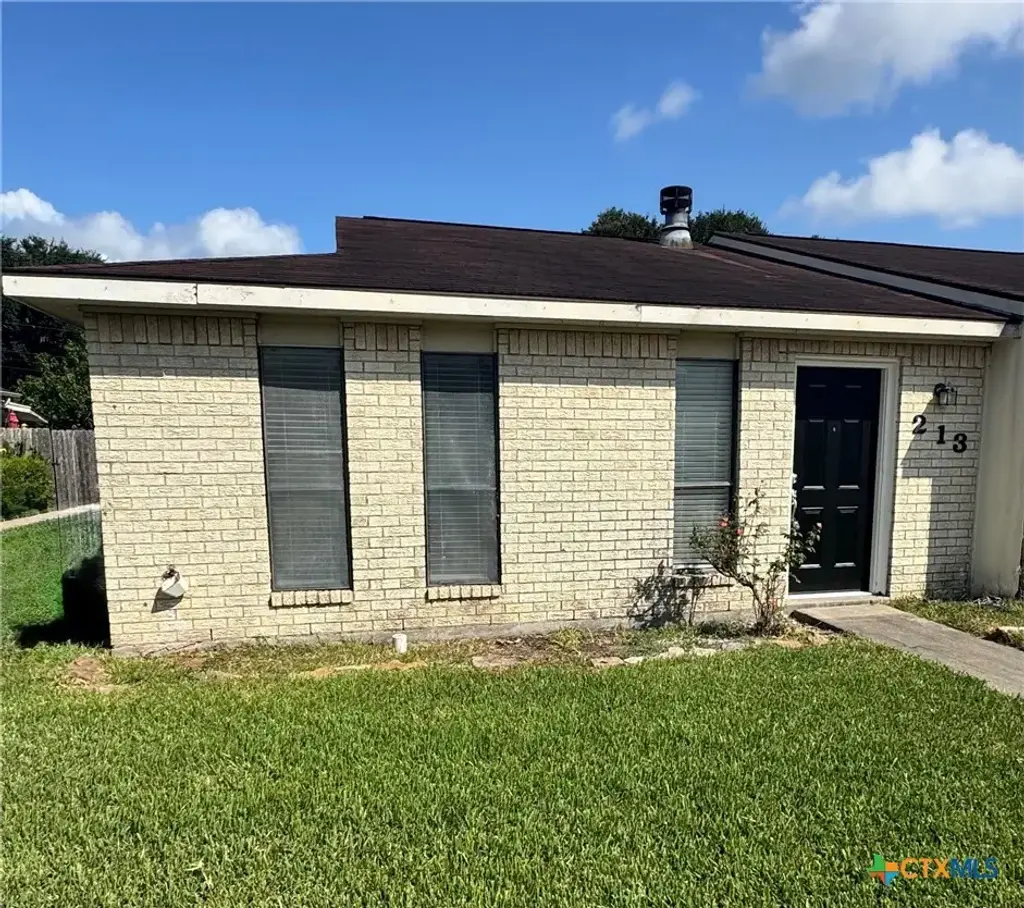 213 Versailles Street, Victoria