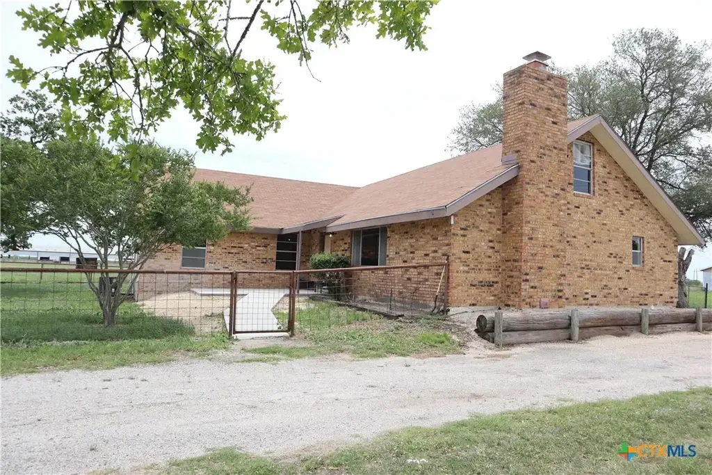 707 Old Seguin Luling, Seguin