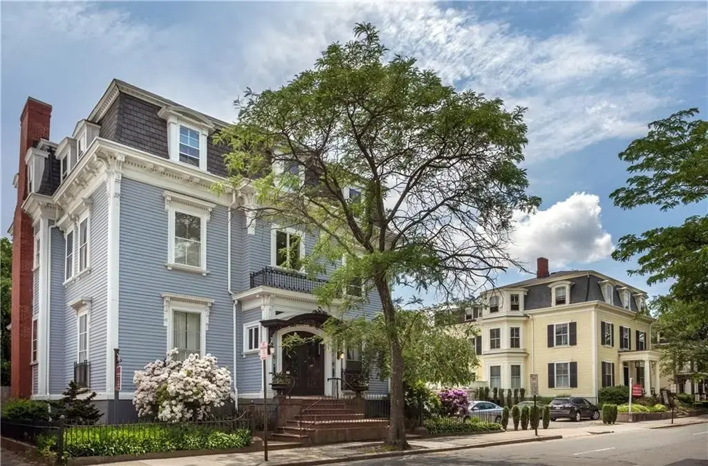 453 Angell St, Providence
