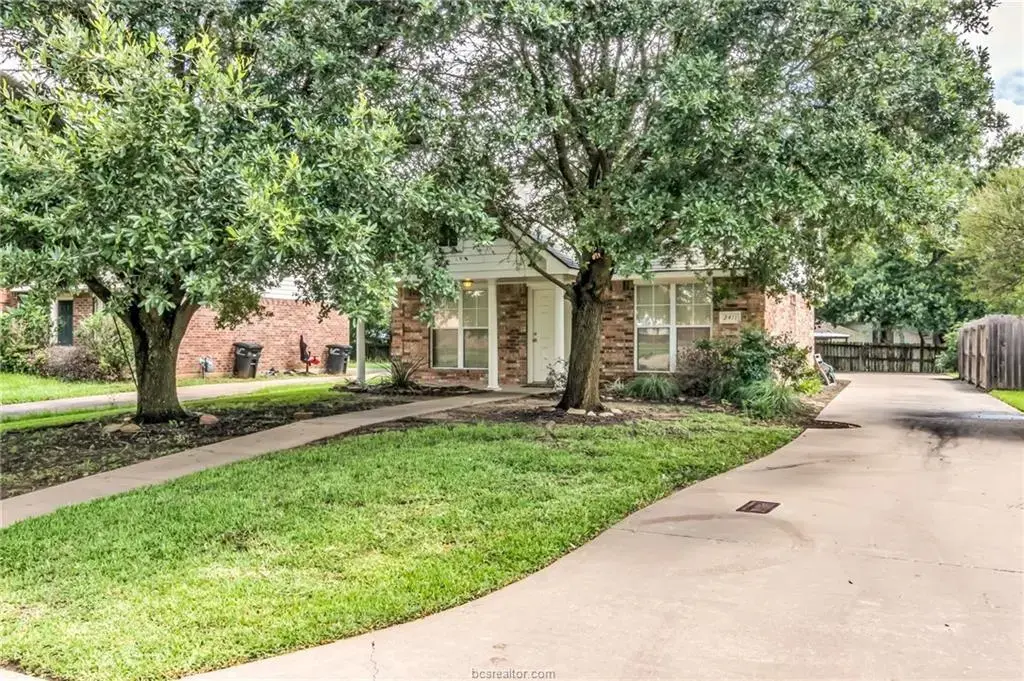 2411 Pintail Loop, College Station