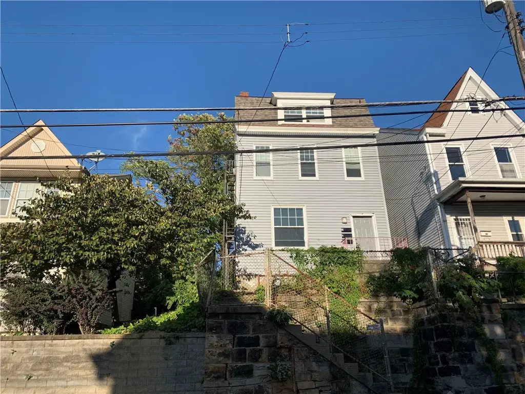 725 Clarissa Street , Hill District