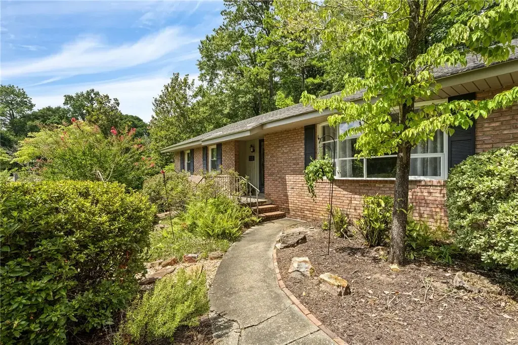 703 Brenda Ave, Auburn