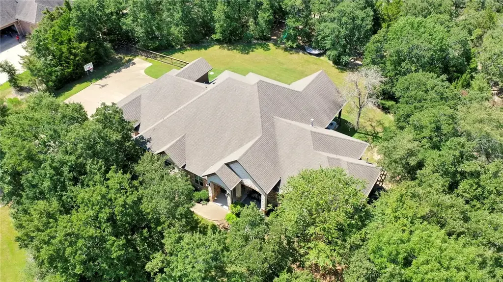 18580 Kiowa Cove, College Station