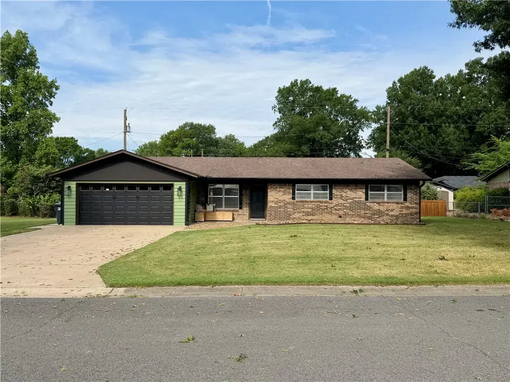 603 N Mobile Avenue, Russellville
