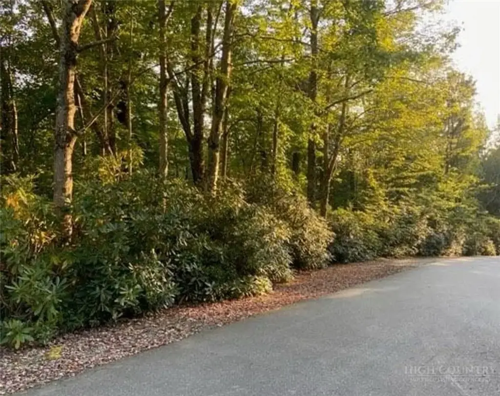 6285 Upper Creek Drive, Newland