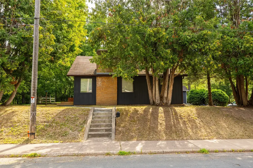 415 E 6th Street, Ladysmith