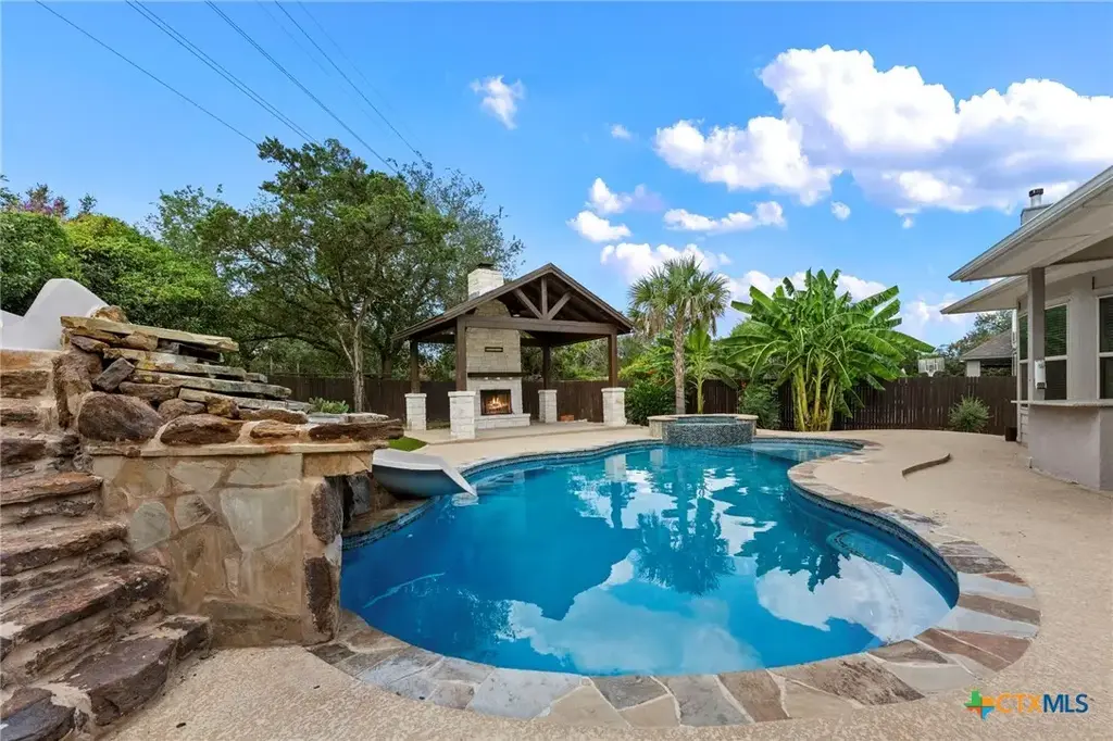 1080 Carriage Loop, New Braunfels