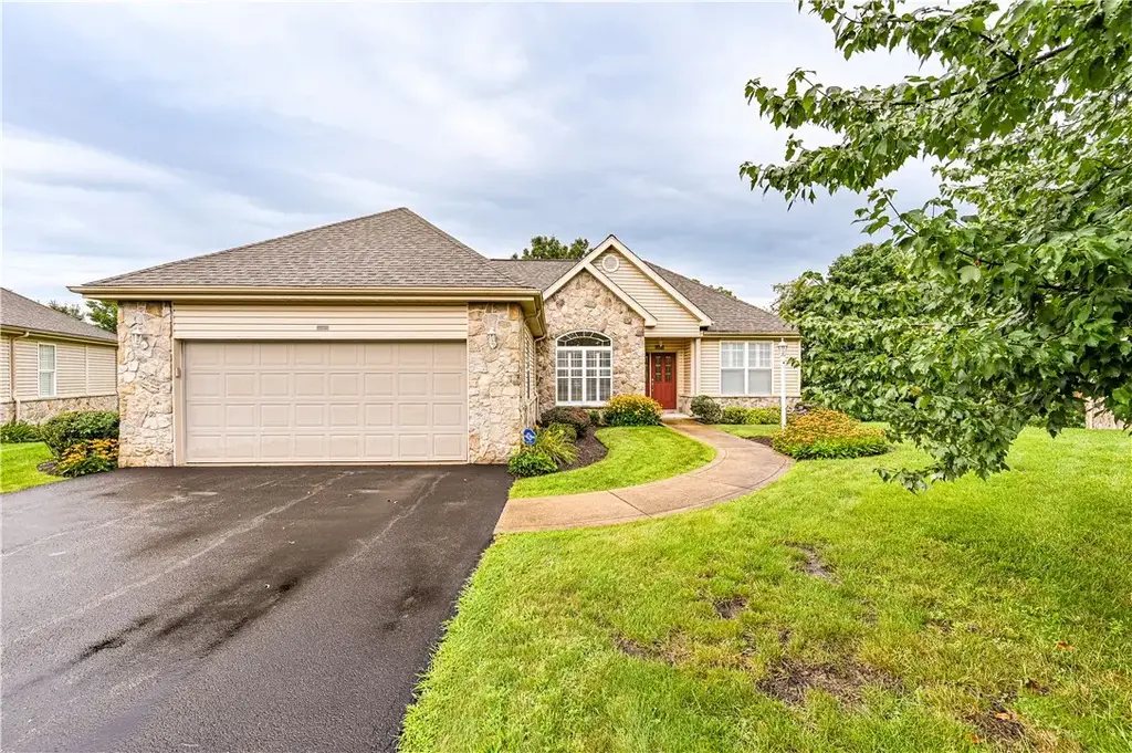 6089 Triple Crown Circle , Hempfield