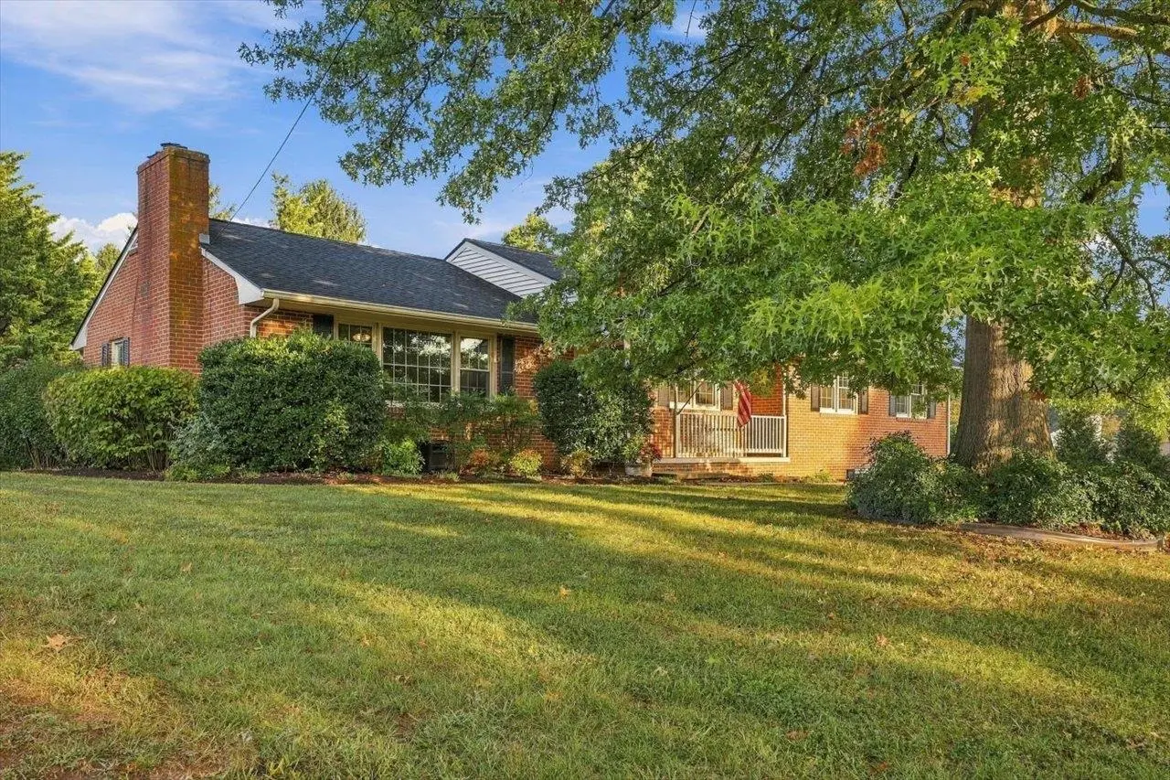 1411 Sunset Ln, Waynesboro