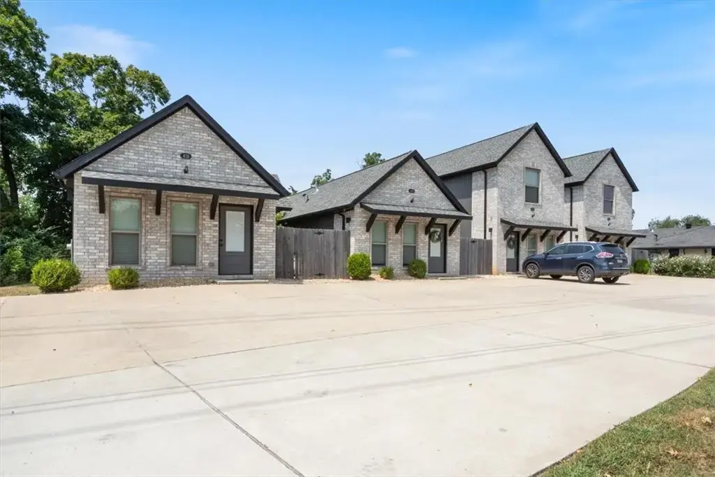 418,420, 422, 424 N F Street, Rogers