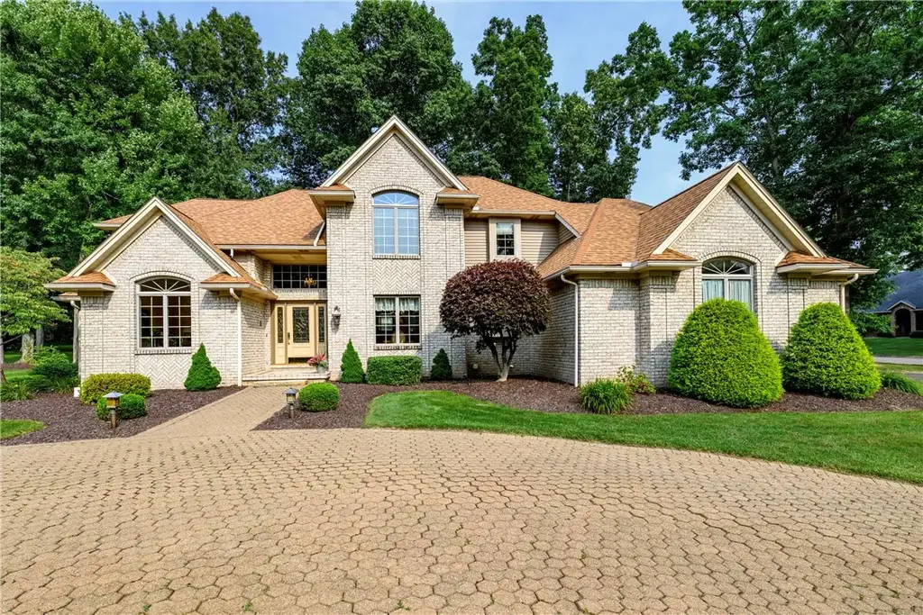 204 Stirling Drive , Twp of But NW