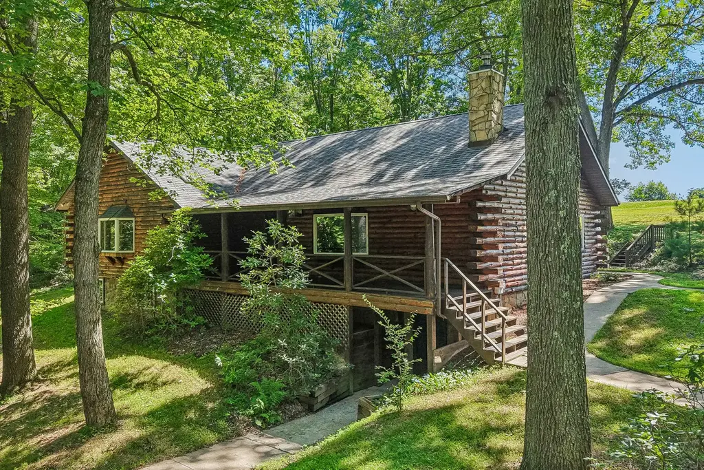 168 Airlane Drive, Hanover