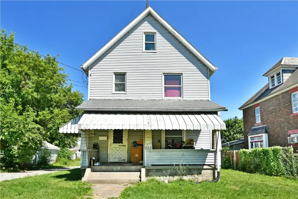 653 State Line Road , Sharon