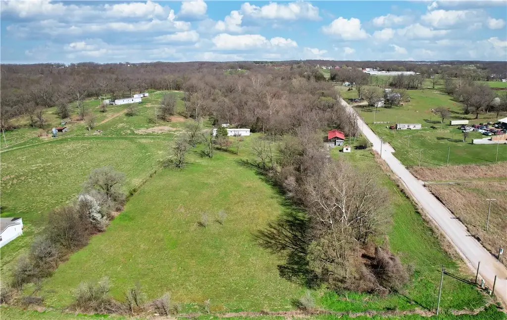 12129 Roy Jech Farm Road, Gentry