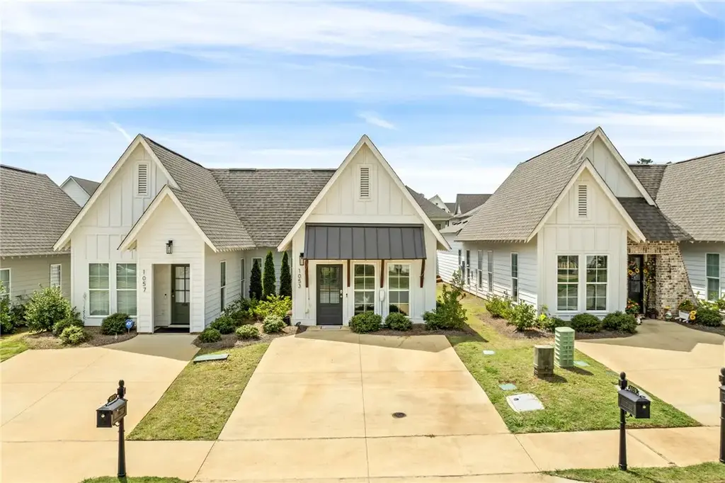 1053 Burrow Cir, Opelika