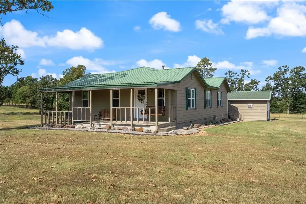 472476 Highway 62, Westville