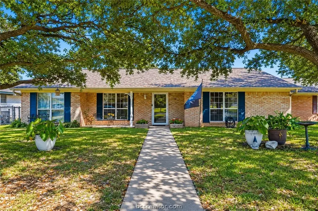 1614 Luza Street, Bryan