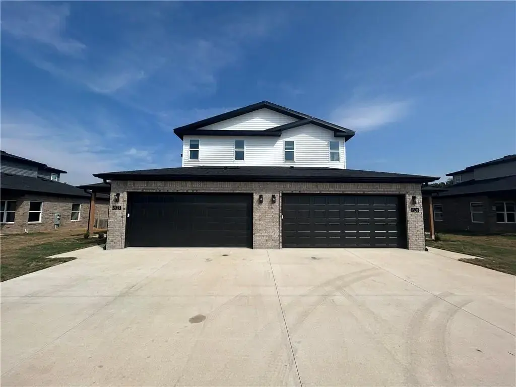 550 Cosmos Street, Centerton