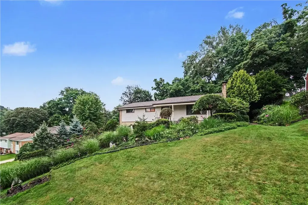 405 Peters Drive, Shaler