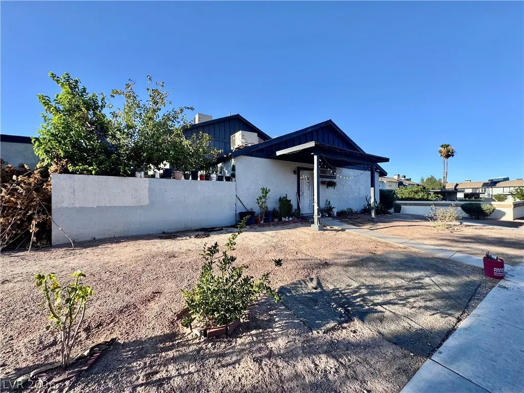 Photo of Listing #2807543