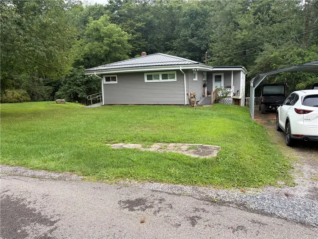 2301 Graceland Road , Neshannock