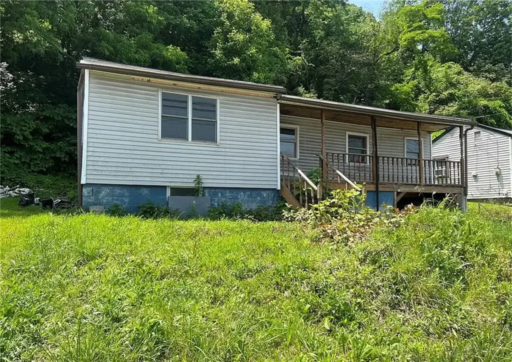 1646 Beaver Avenue , Monaca