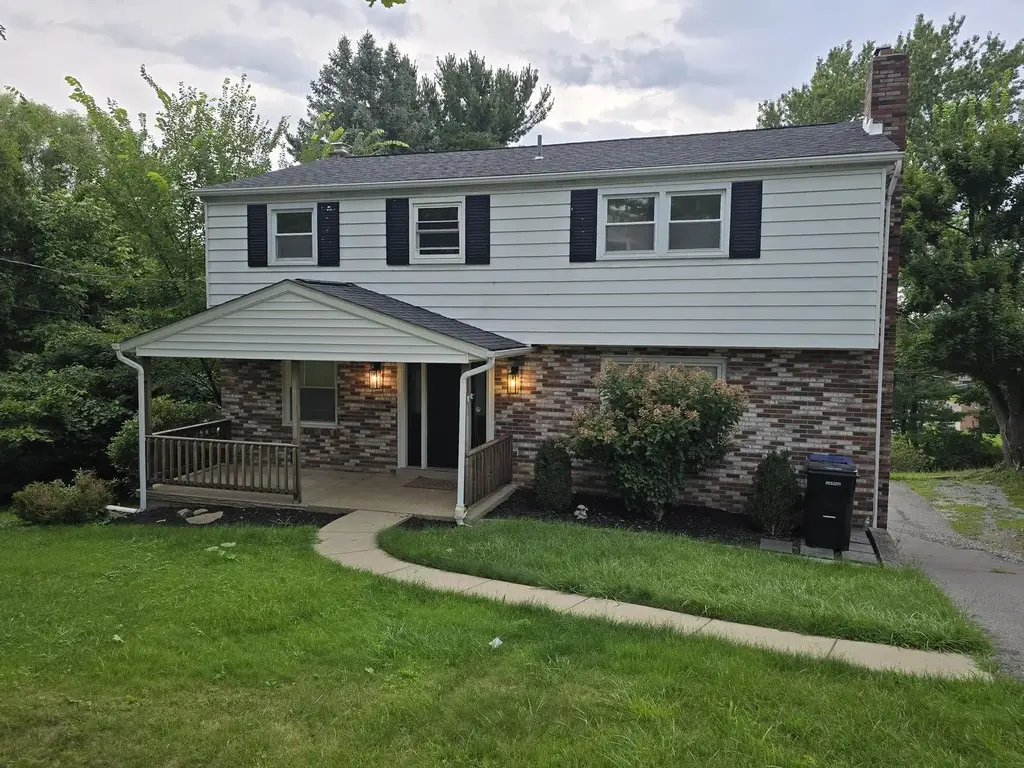 1767 Hassam Road, Moon/Crescent