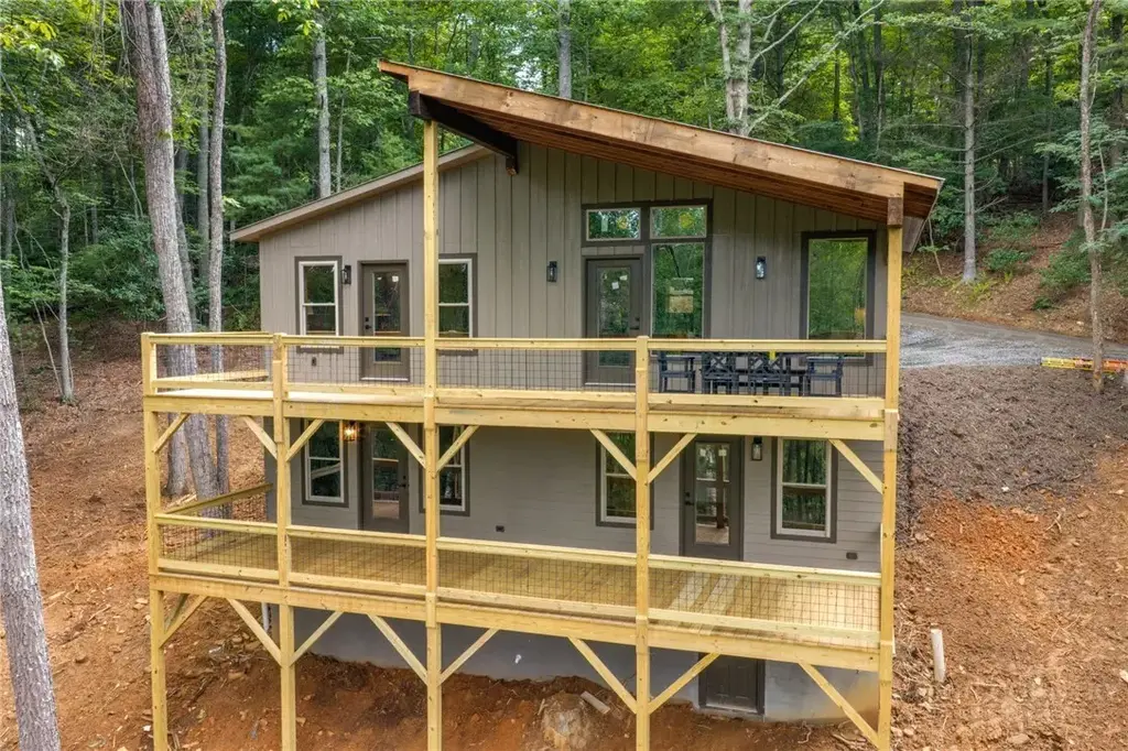 363 Switchback Lane, West Jefferson