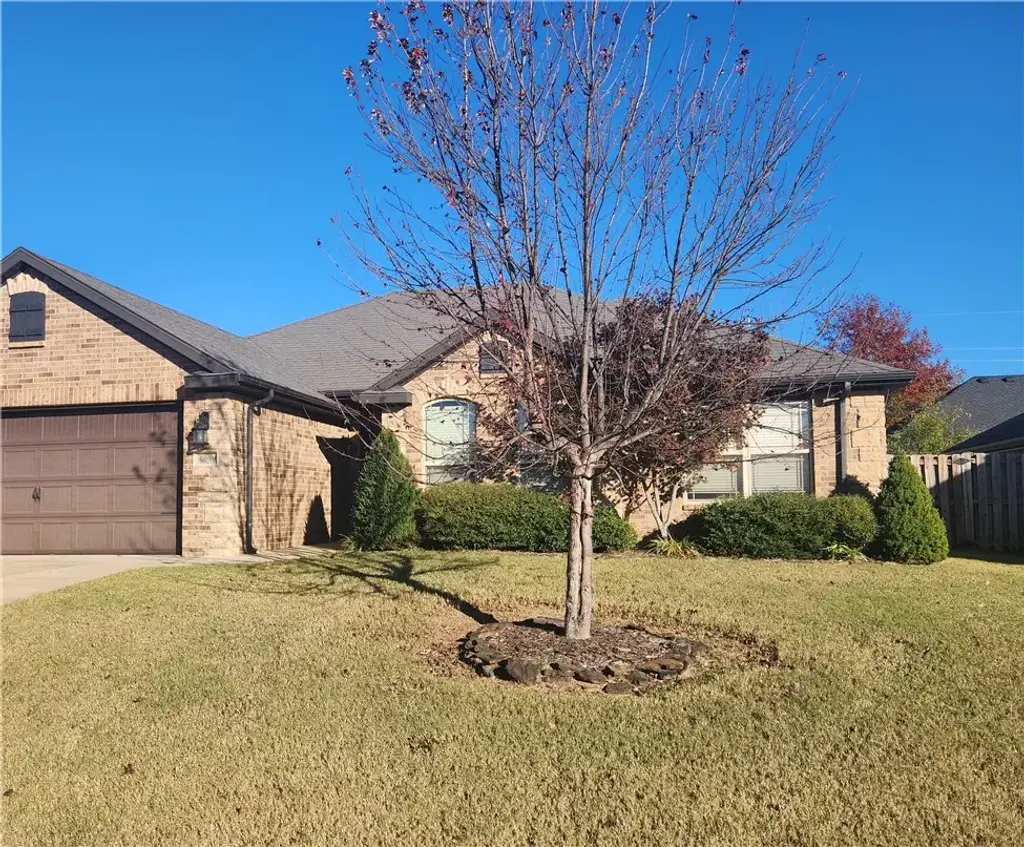 6009 S 37th Street, Rogers