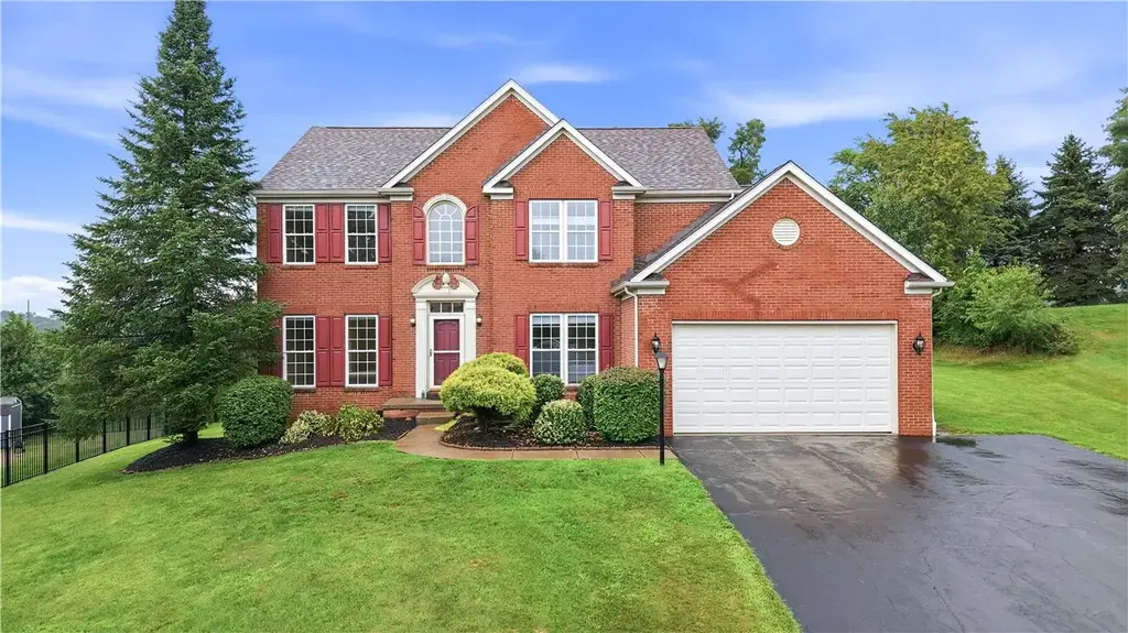237 Field Club Circle , Robinson