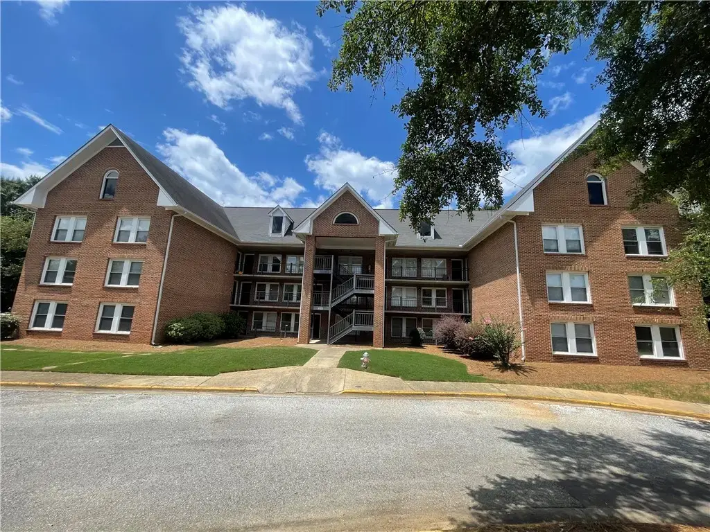 429 Harper Ave 15, Auburn