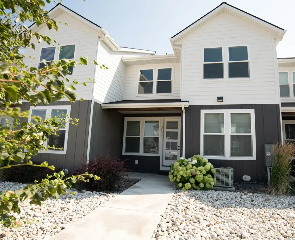312 Destiny Drive, Hamilton