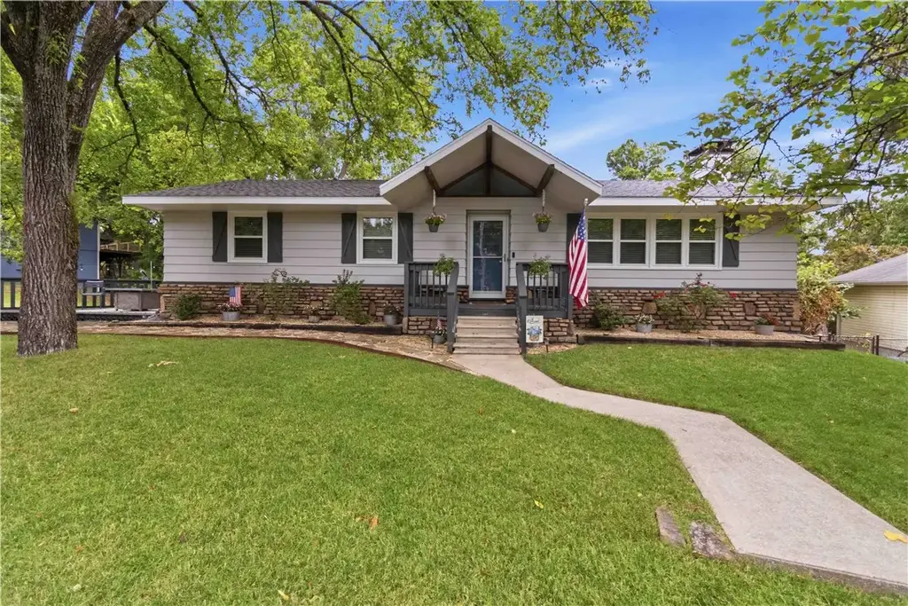 8490 Spruce Drive, Rogers