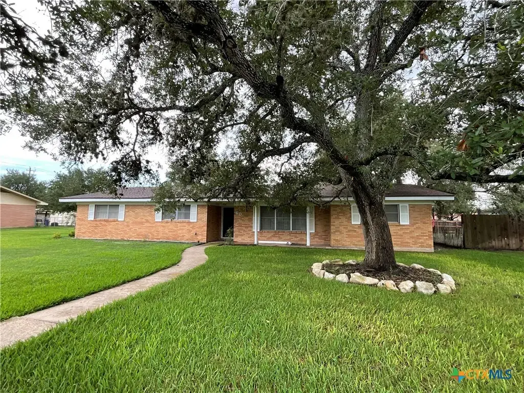 605 3rd Street, Cuero