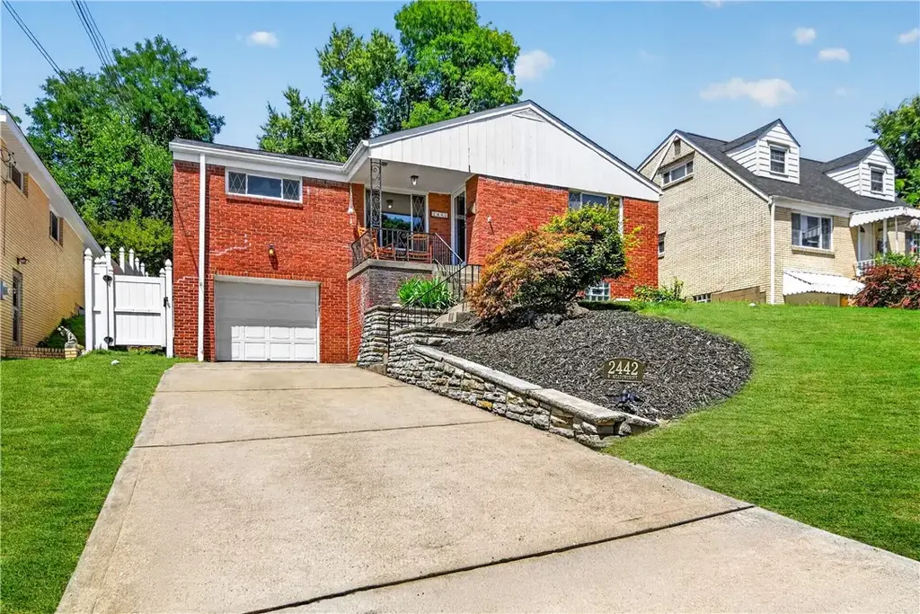 2442 Meadowcroft Avenue , Banksville/Westwood